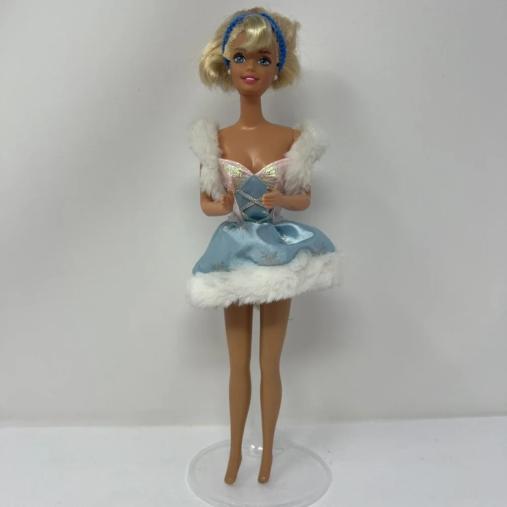 Barbie‎ Skating Star Doll Winter Blue Ice Dress Ice Skates by Mattel